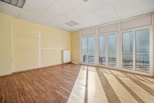 B�ro Lichtdurchflutete B�ro- und Praxisr�ume mit Aufzug im Haus