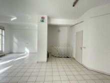 Gewerberaum VERKAUF: Individuell geschnittener Laden / Galerie im Stadtzentrum