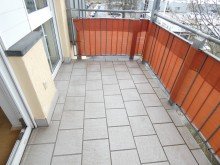 Balkon 2-Raumdachgeschosswohnung mit Balkon in Wohn- und Gesch�ftshaus
