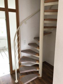 innenliegende Treppe 3,5 Raum-Maisonettewohnung mit Balkon im 2. Obergeschoss in beliebter Wohnanlage