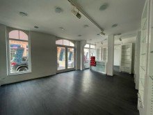 Laden In bester Lage! Attraktive Ladeneinheit mit gro�en Schaufenstern zu vermieten