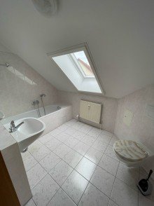 Bad gro�e 2-Raumwohnung im Dachgeschoss mit Balkon und Tiefgaragenstellplatz N�he Eisenach