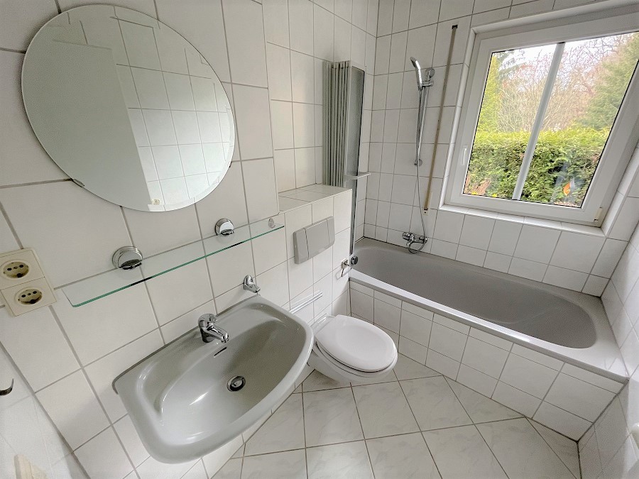 Badezimmer - Ansicht �hnlich Erdgeschosswohnung Eisenach