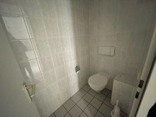 Bad VERKAUF: Individuell geschnittener Laden / Galerie im Stadtzentrum