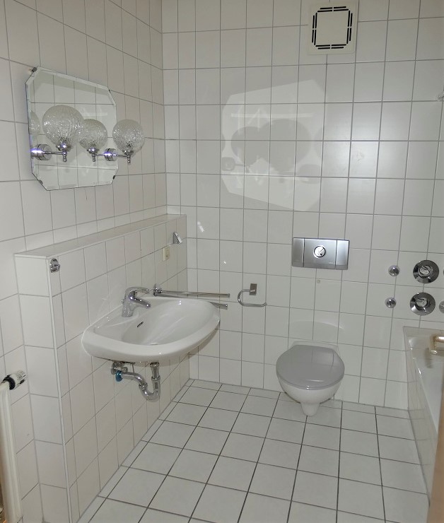 Bad Dachgeschosswohnung Madelungen