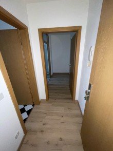 Flur F�r Kapitalanleger Ideal! helle 2-Raumwohnung im 1. Obergeschoss mit Einbauk�che und Balkon