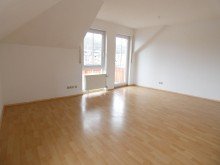 Wohnzimmer 2-Raumdachgeschosswohnung mit Balkon in Wohn- und Gesch�ftshaus