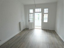 Schlafzimmer mit Loggia zentrumsnahe 4-Raum-Wohnung im 2. OG mit Wintergarten, Balkon und Garage