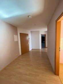 Flur Solide Kapitalanlage! Gro�e 3-Raumwohnung mit Loggia und Stellplatz in Eisenachs Villenviertel