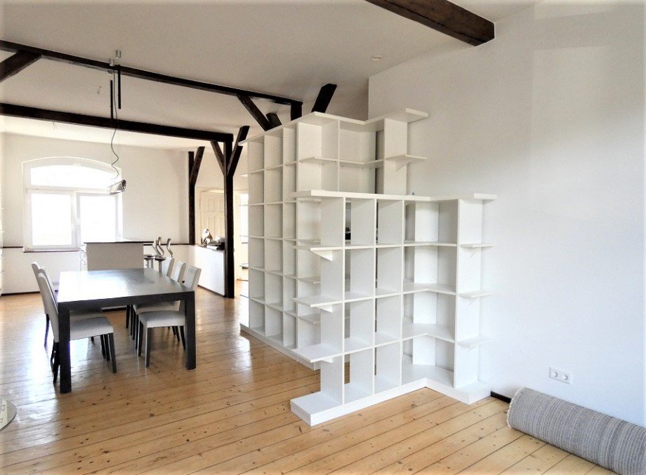 Wohnbereich mit Einbauregalen Wohnung Eisenach