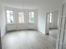 Wohnzimmer zentrumsnahe 4-Raum-Wohnung im 2. OG mit Wintergarten, Balkon und Garage