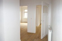 Flur (1) ger�umige 4-Zimmerwohnung im Erdgeschoss in zentrumsnaher Lage