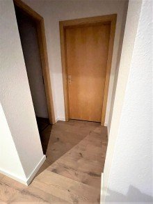 hinterer Flur Erstbezug nach Sanierung! Helle 3-Raumwohnung im Stadtzentrum mit Fahrstuhl im Haus und Stellplatz