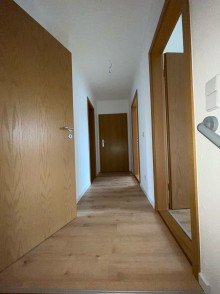 Flur oben VERKAUF f�r Selbstnutzer oder Kapitalanleger! 3,5 Raum-Maisonettewohnung mit Balkon im 2. OG