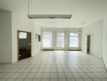 Wohnzimmer VERKAUF: 2-Raumwohnung im Stadtzentrum
