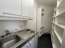 Teek�che In bester Lage! Attraktive Ladeneinheit mit gro�en Schaufenstern zu vermieten