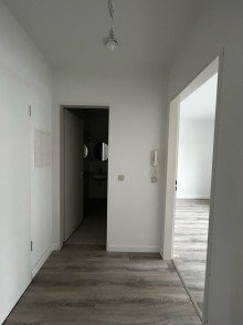 Flur VERKAUF: 2-Raumwohnung im Stadtzentrum