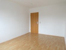 Schlafzimmer 2-Raumdachgeschosswohnung mit Balkon in Wohn- und Gesch�ftshaus